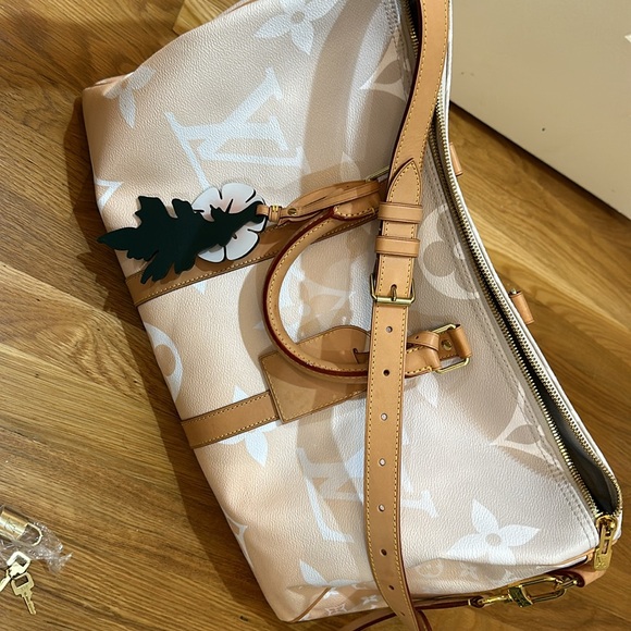 Authentic Louis Vuitton Keepall Bandouliere Gradient Pastel - Picture 11 of 16